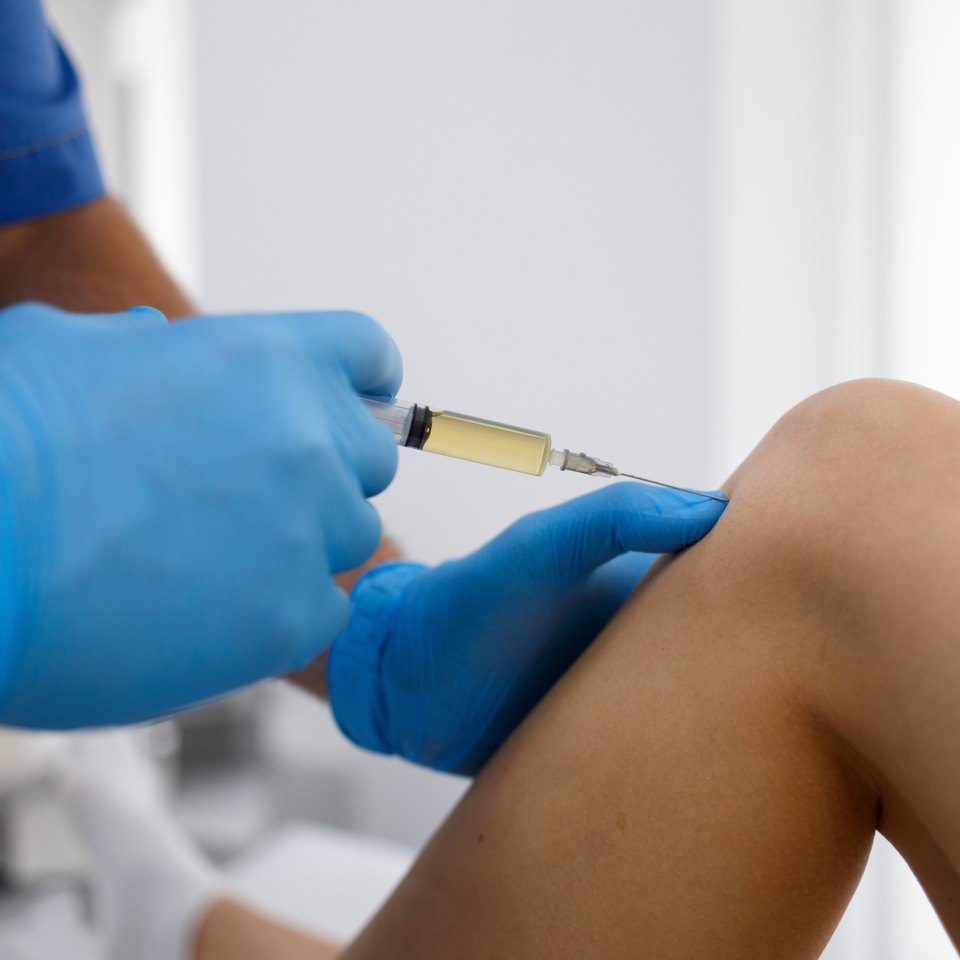 Treating knee pain with platelet-rich plasma injection. Treatment of arthritis and osteoarthritis